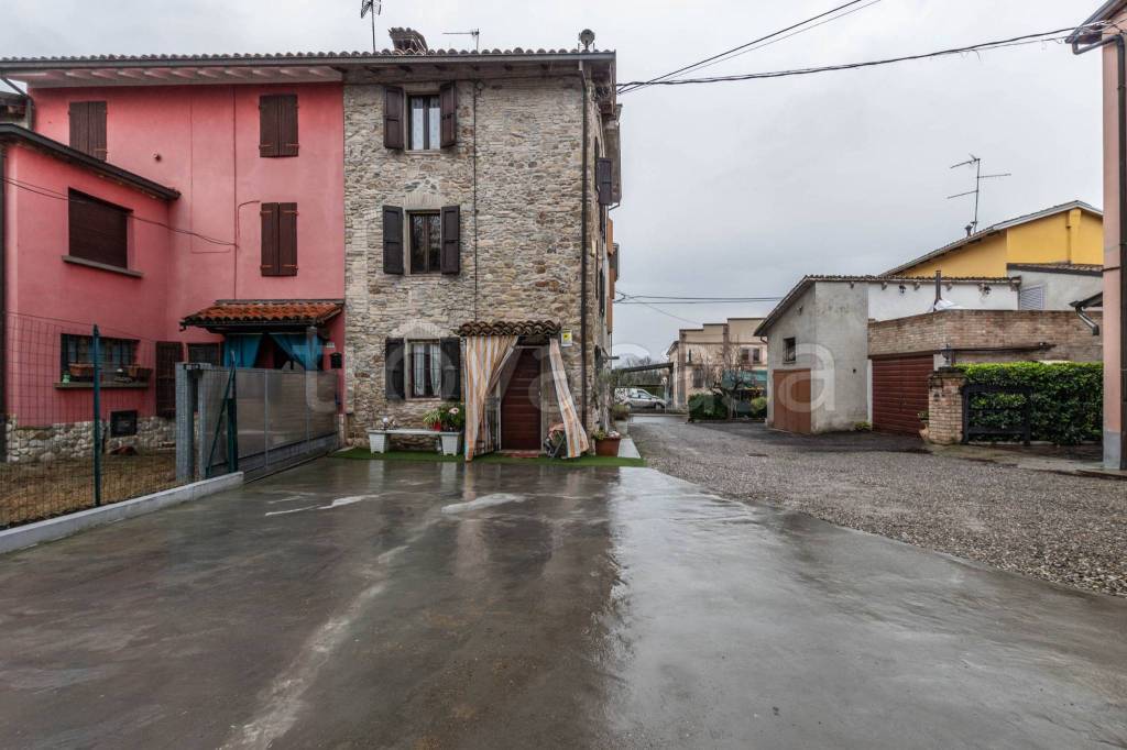 casa indipendente in vendita a Traversetolo in zona Mamiano