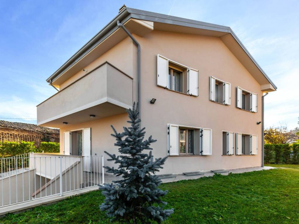 casa indipendente in vendita a Traversetolo