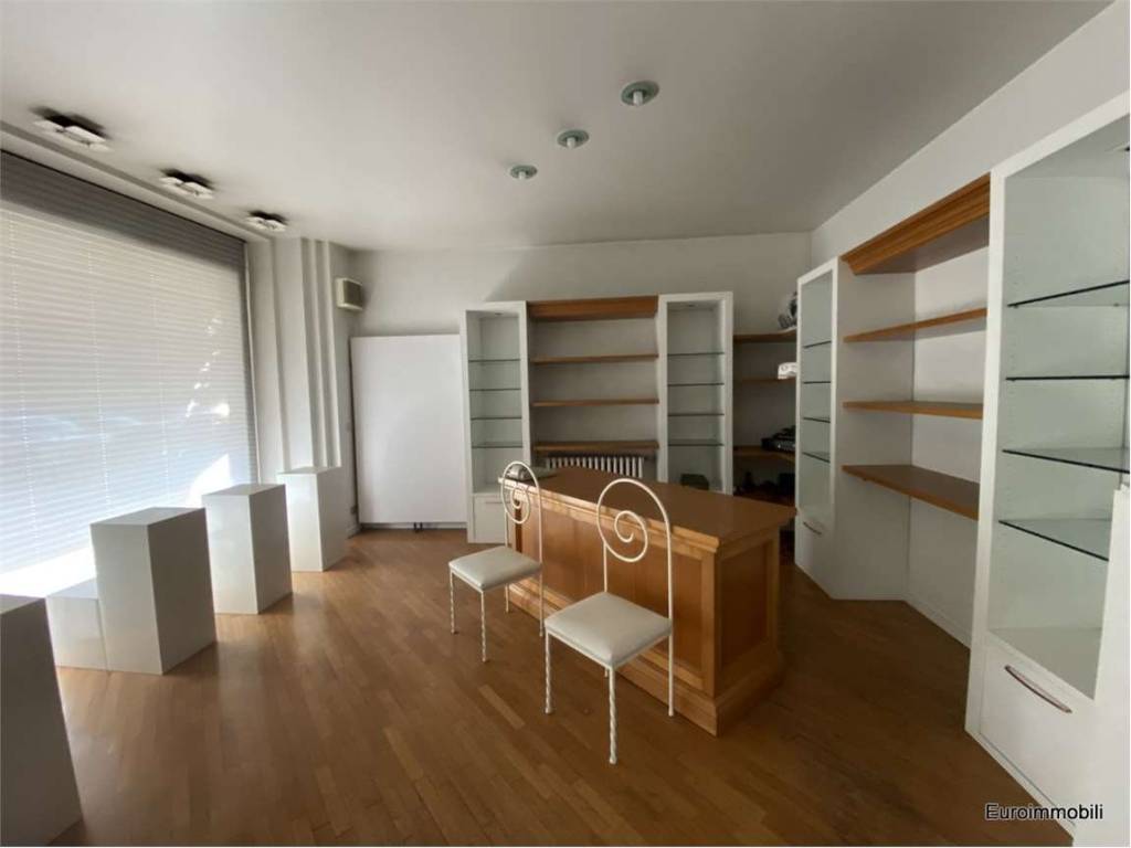 intera palazzina in vendita a Traversetolo