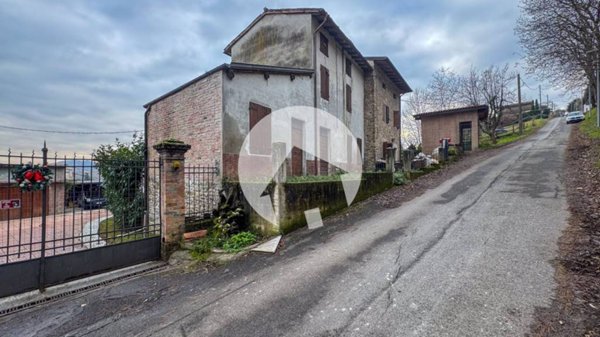 casa indipendente in vendita a Traversetolo in zona Vignale di Traversetolo