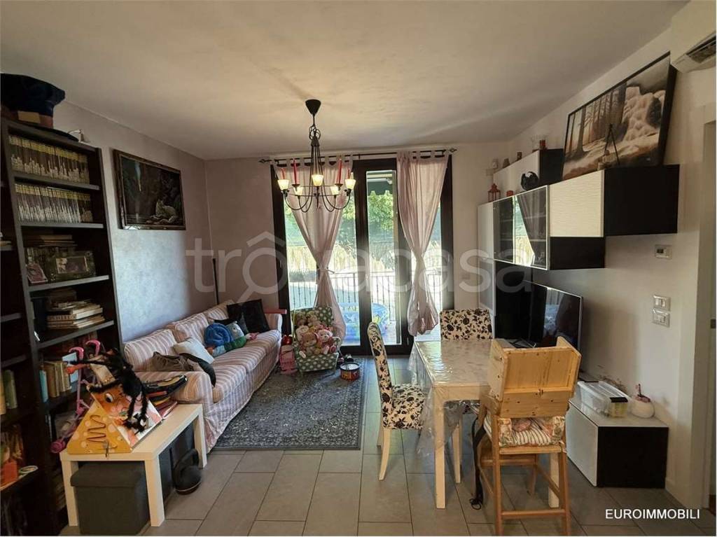 appartamento in vendita a Traversetolo in zona Bannone