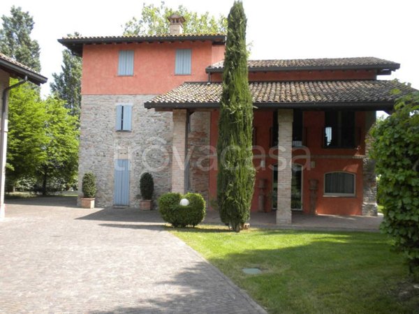 casa indipendente in vendita a Traversetolo