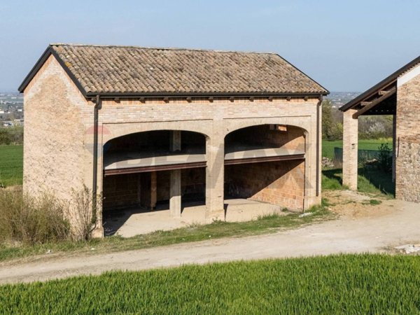 casale in vendita a Traversetolo in zona Cazzola