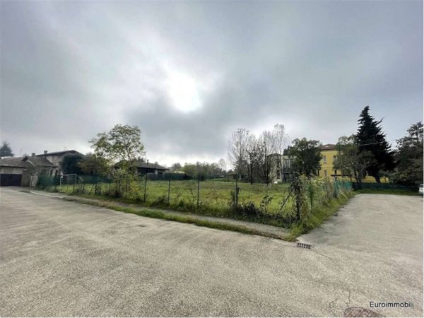 terreno agricolo in vendita a Traversetolo