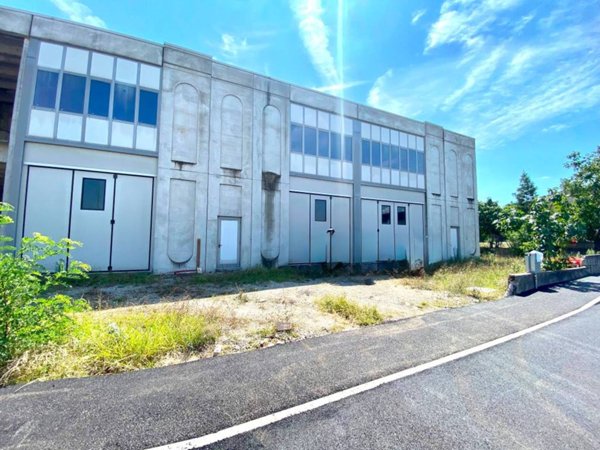 capannone in vendita a Traversetolo