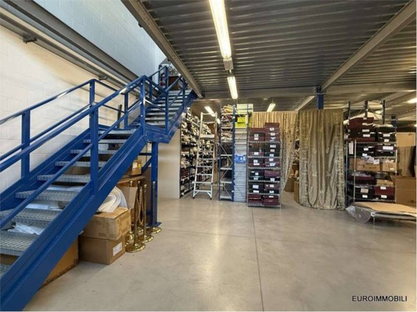 capannone in vendita a Traversetolo