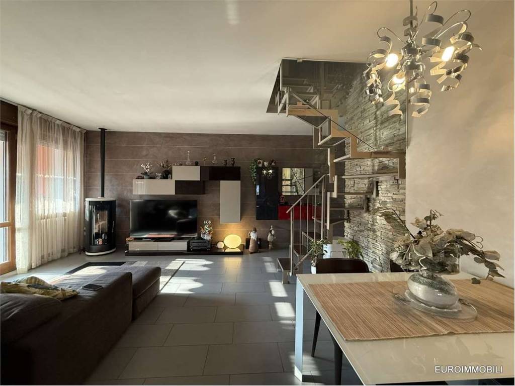 appartamento in vendita a Traversetolo in zona Bannone