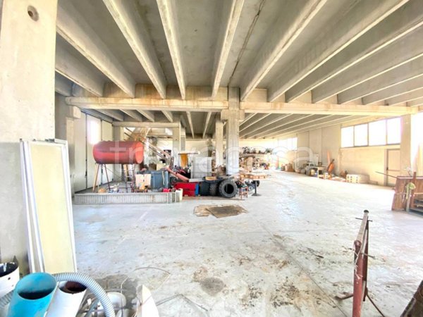 locale commerciale in vendita a Traversetolo