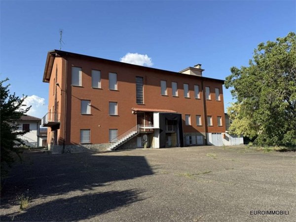 locale commerciale in vendita a Traversetolo