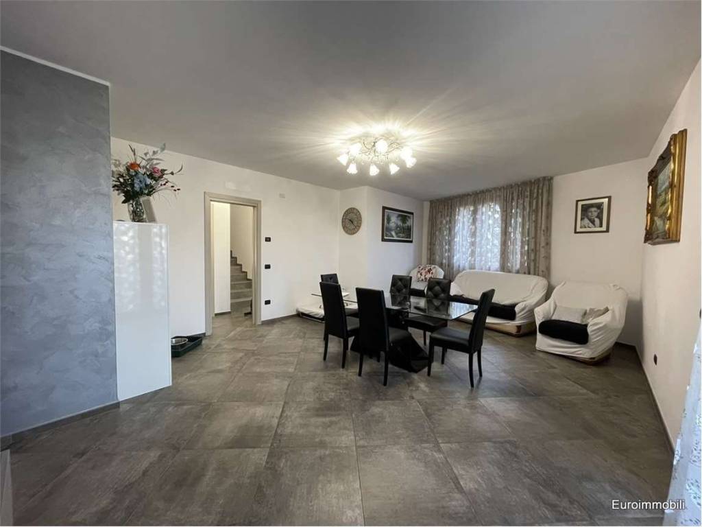 casa indipendente in vendita a Traversetolo