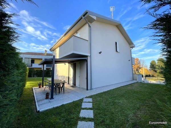 casa indipendente in vendita a Traversetolo