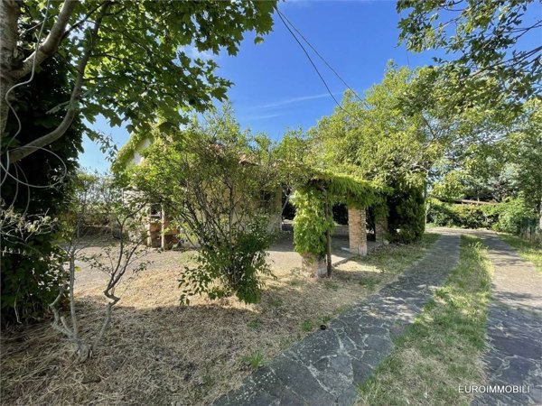 casa indipendente in vendita a Traversetolo in zona Cazzola