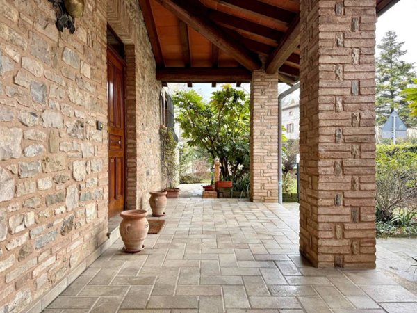 casa indipendente in vendita a Traversetolo in zona Castione de' Baratti