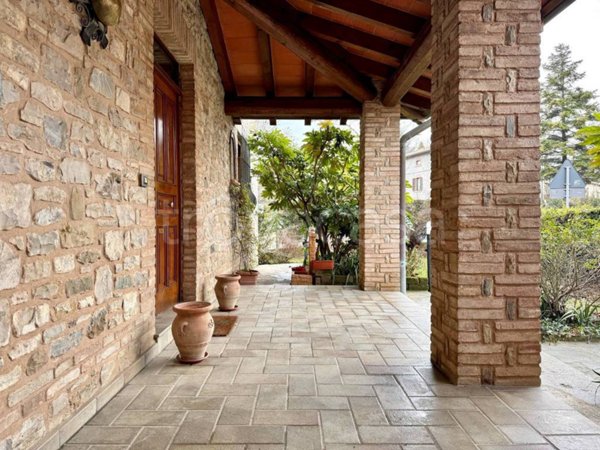 casa indipendente in vendita a Traversetolo in zona Castione de' Baratti