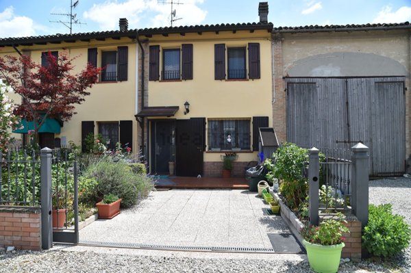 casa indipendente in vendita a Traversetolo