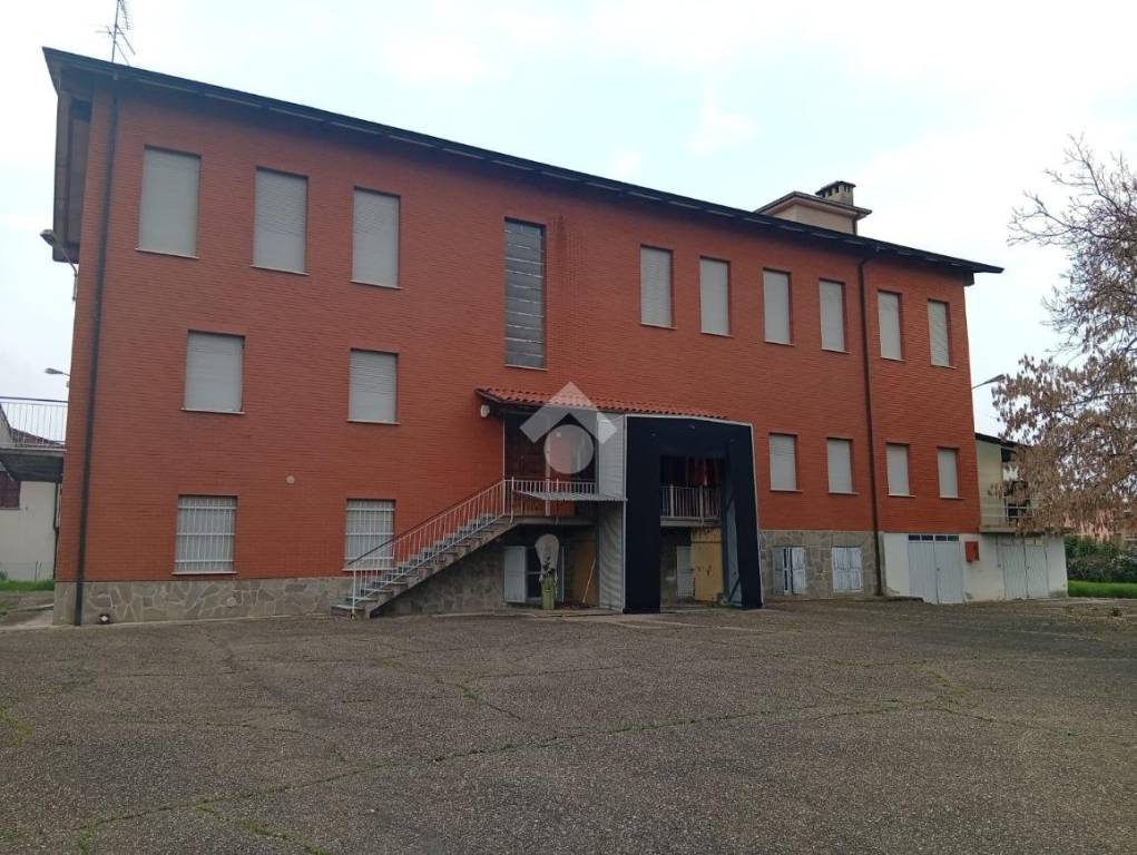 negozio in vendita a Traversetolo in zona Traversetolo