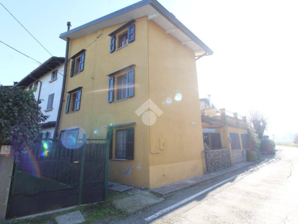 casa indipendente in vendita a Traversetolo