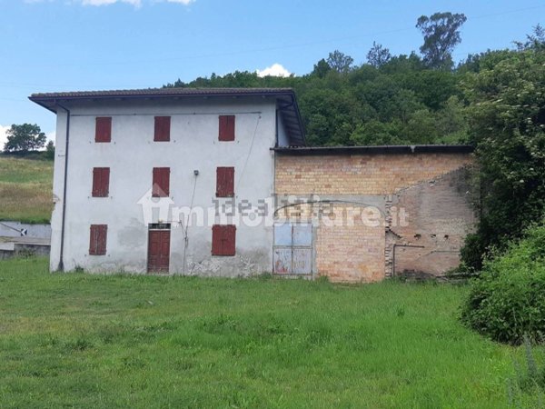 esavano in vendita a Traversetolo