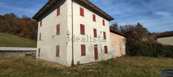 casa indipendente in vendita a Traversetolo in zona Torre