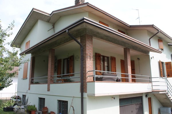 casa indipendente in vendita a Traversetolo in zona Traversetolo