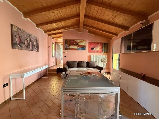appartamento in vendita a Traversetolo in zona Vignale di Traversetolo