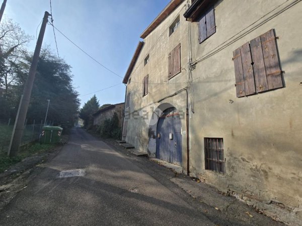 esavano in vendita a Traversetolo in zona Traversetolo