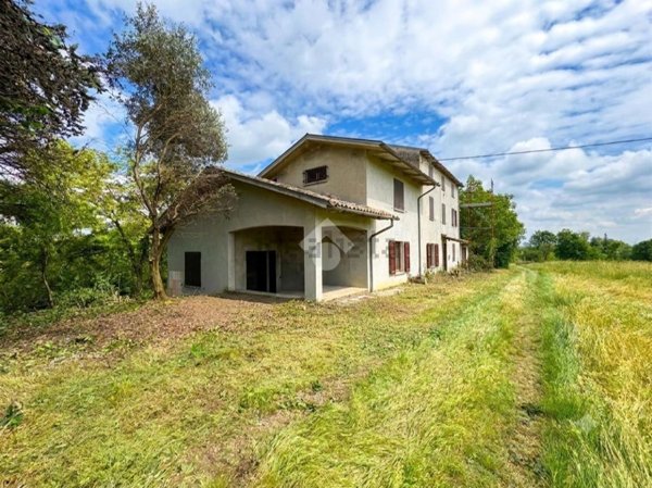 casa indipendente in vendita a Traversetolo in zona Vignale di Traversetolo