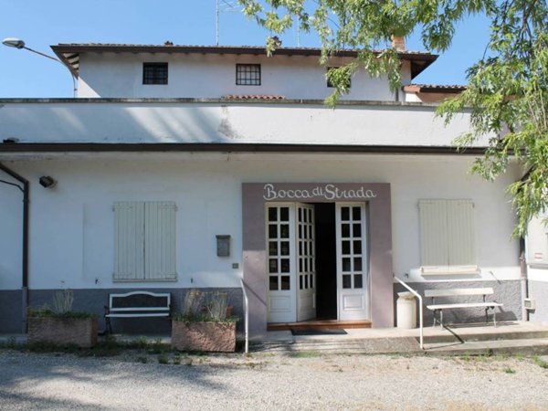 intera palazzina in vendita a Traversetolo in zona Vignale di Traversetolo