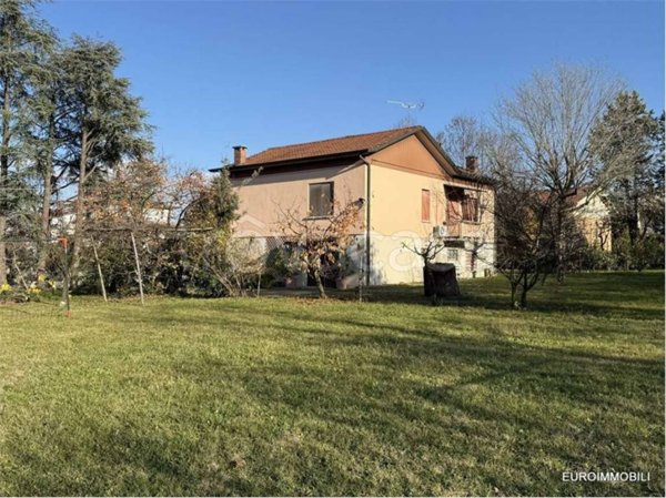 casa indipendente in vendita a Traversetolo in zona Vignale di Traversetolo