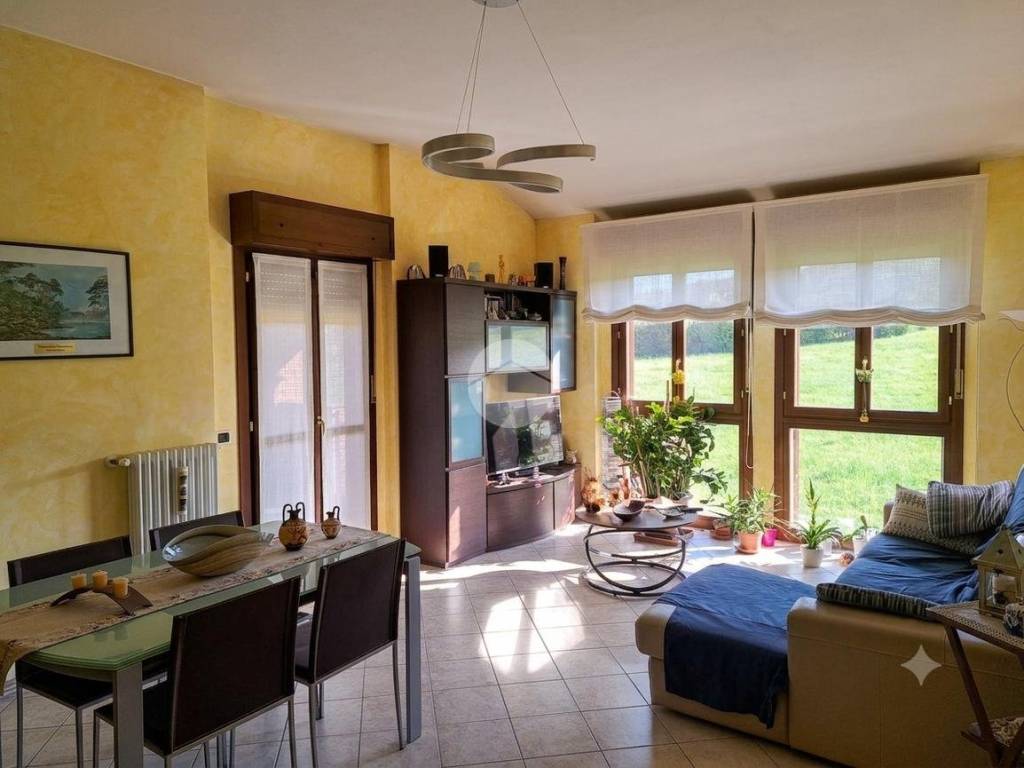 appartamento in vendita a Traversetolo in zona Vignale di Traversetolo