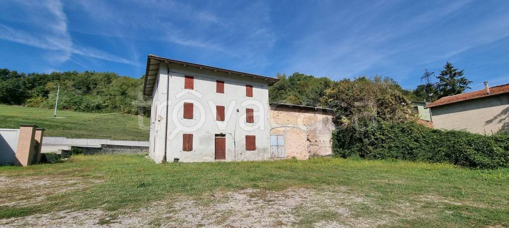 casa indipendente in vendita a Traversetolo in zona Cazzola