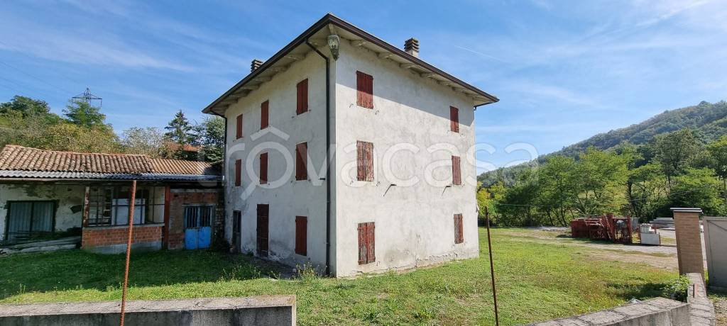 casa indipendente in vendita a Traversetolo in zona Cazzola