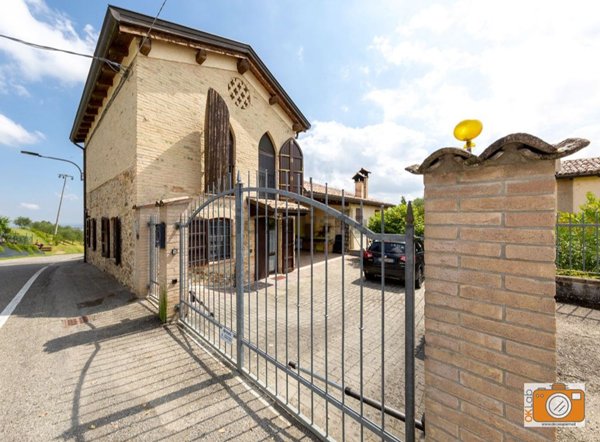 casa semindipendente in vendita a Traversetolo in zona Sivizzano