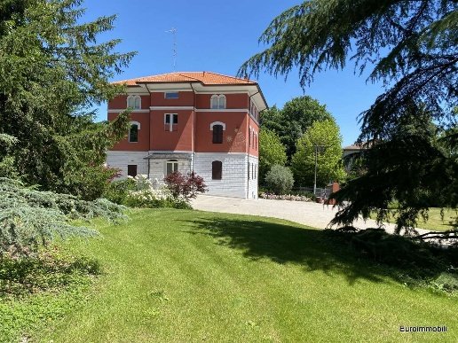 casa indipendente in vendita a Traversetolo in zona Vignale di Traversetolo