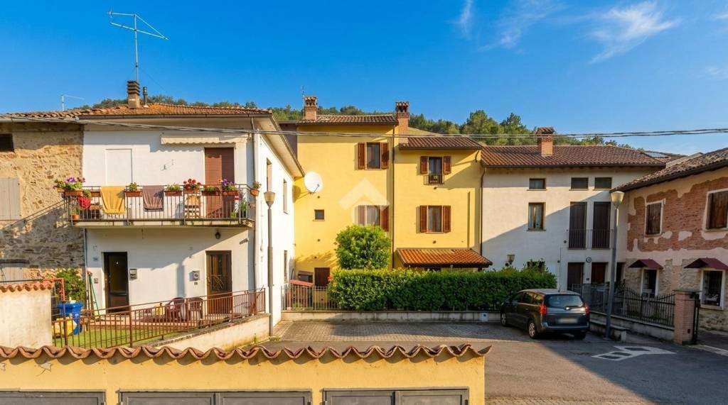 appartamento in vendita a Traversetolo in zona Cazzola