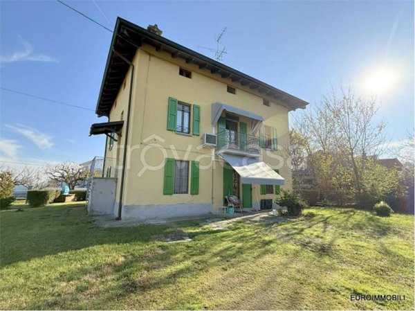 casa indipendente in vendita a Traversetolo in zona Cazzola