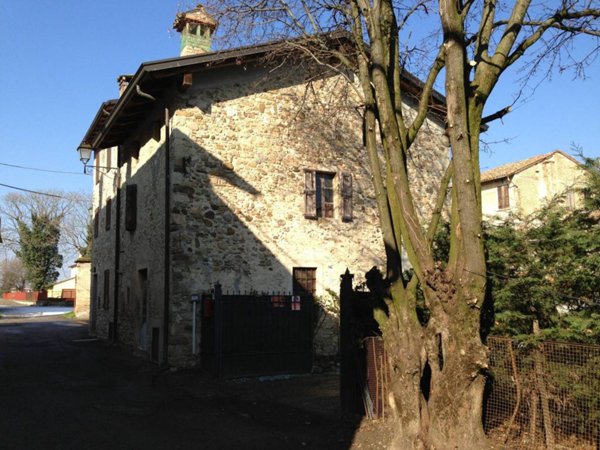 casa indipendente in vendita a Traversetolo in zona Vignale di Traversetolo