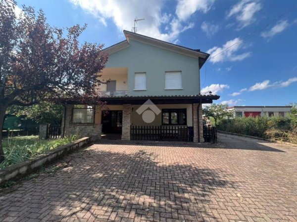 casa indipendente in vendita a Traversetolo