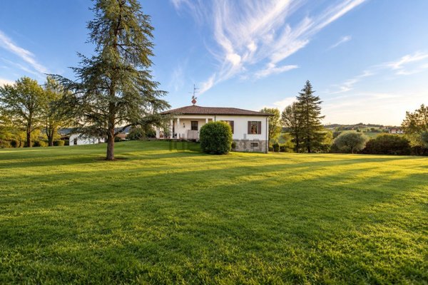 casa indipendente in vendita a Traversetolo in zona Cazzola