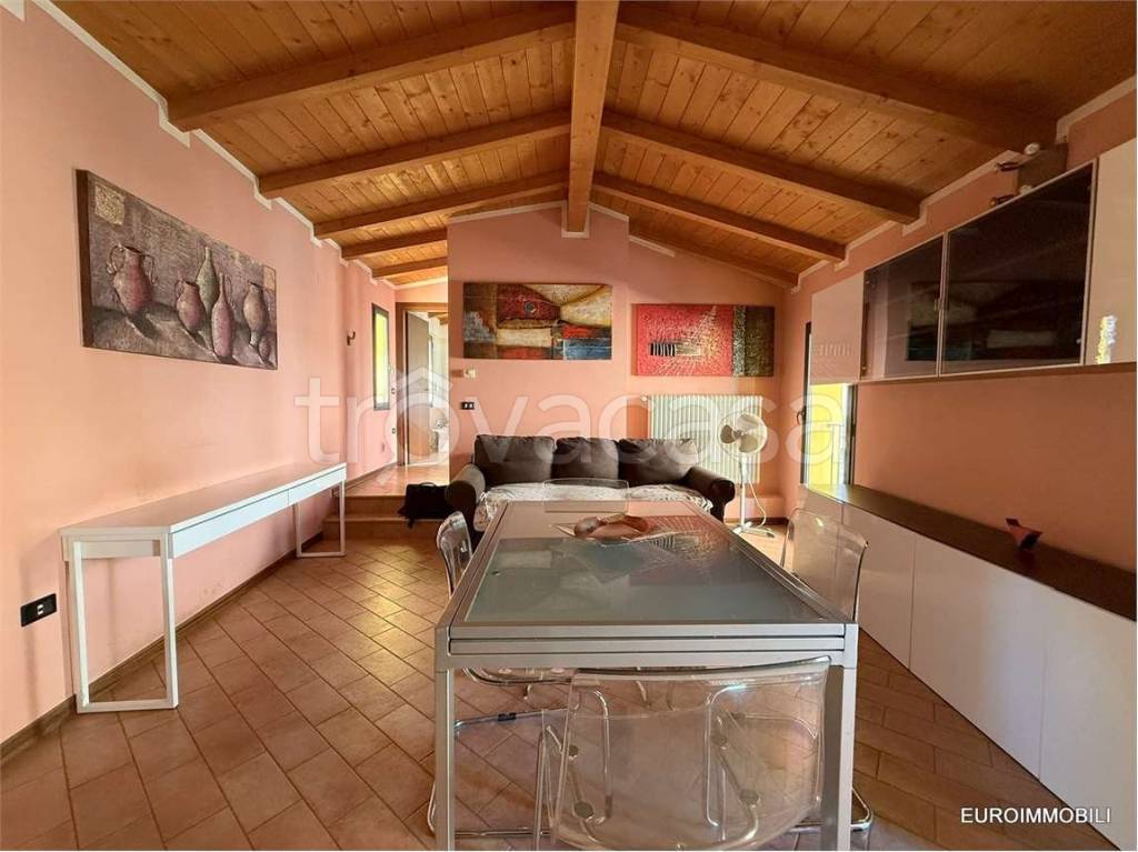 appartamento in vendita a Traversetolo in zona Vignale di Traversetolo