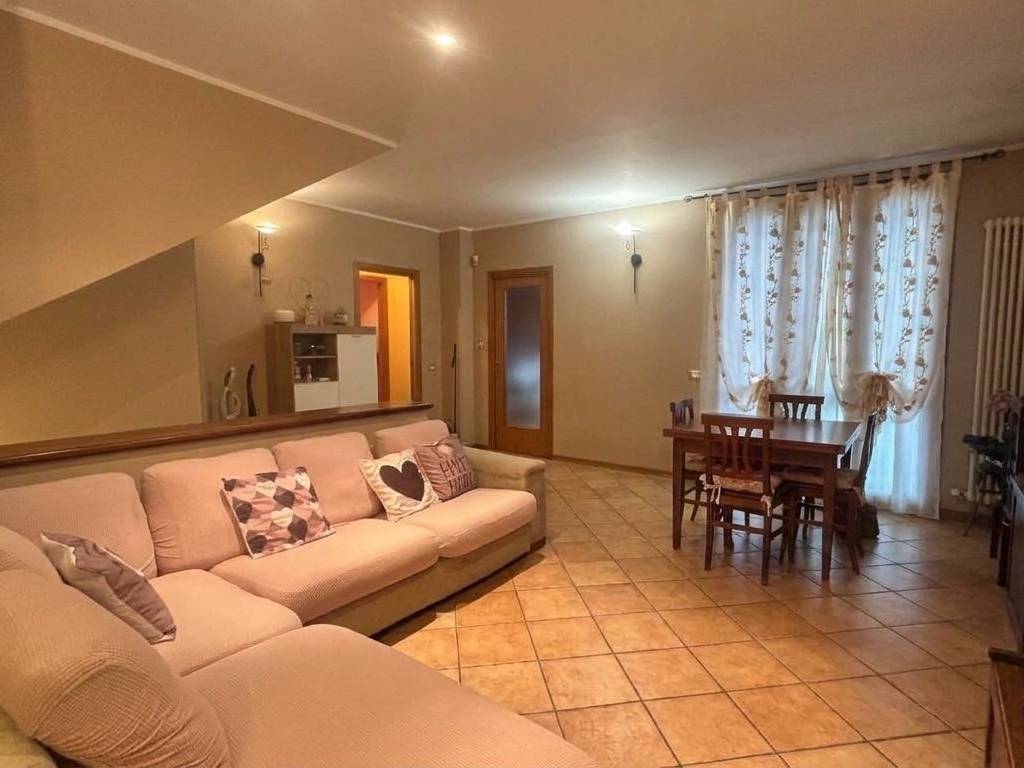 casa indipendente in vendita a Traversetolo in zona Bannone