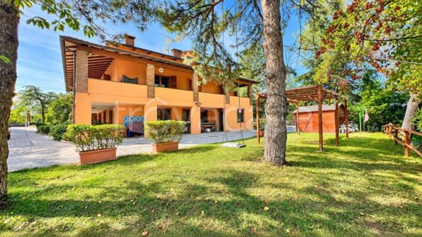 casa indipendente in vendita a Traversetolo in zona Vignale di Traversetolo
