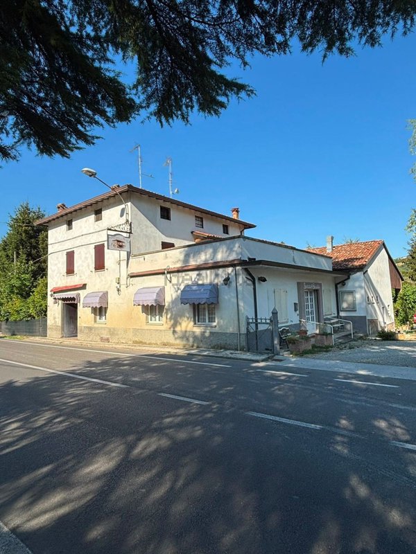 appartamento in vendita a Traversetolo in zona Cazzola
