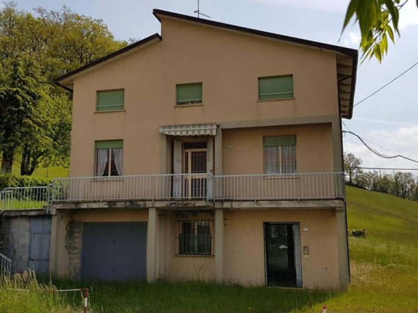 casa indipendente in vendita a Valmozzola