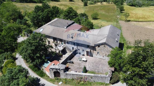 casa indipendente in vendita a Valmozzola