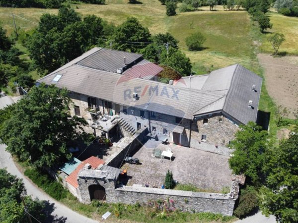 casa indipendente in vendita a Valmozzola