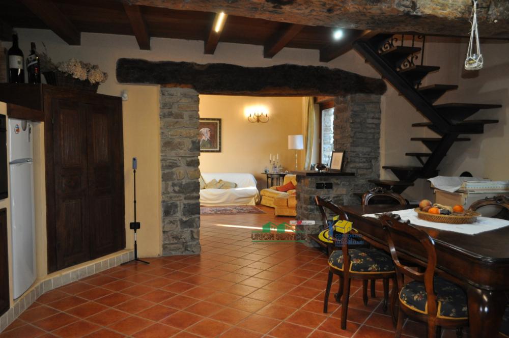 casa indipendente in vendita a Valmozzola