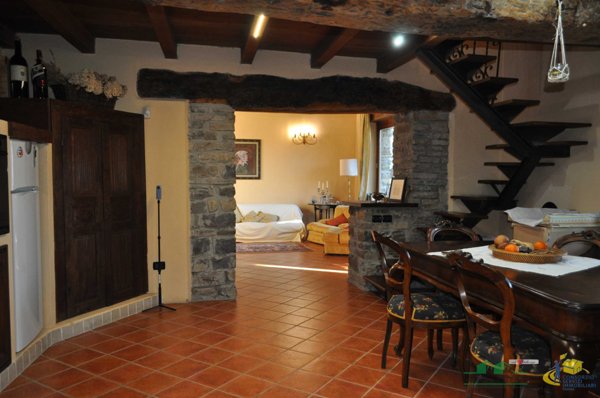 casa semindipendente in vendita a Valmozzola