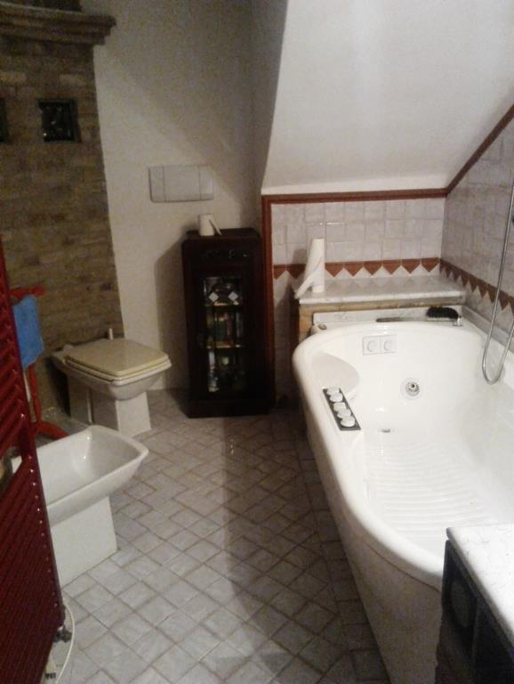 casa indipendente in vendita a Valmozzola