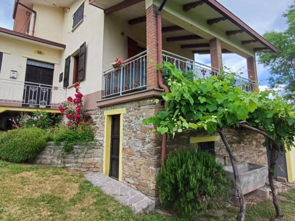 casa indipendente in vendita a Valmozzola